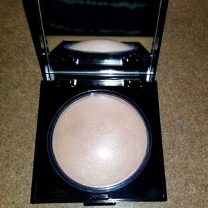 🆕️Laura Mercier Matte Radiance Baked Powder
